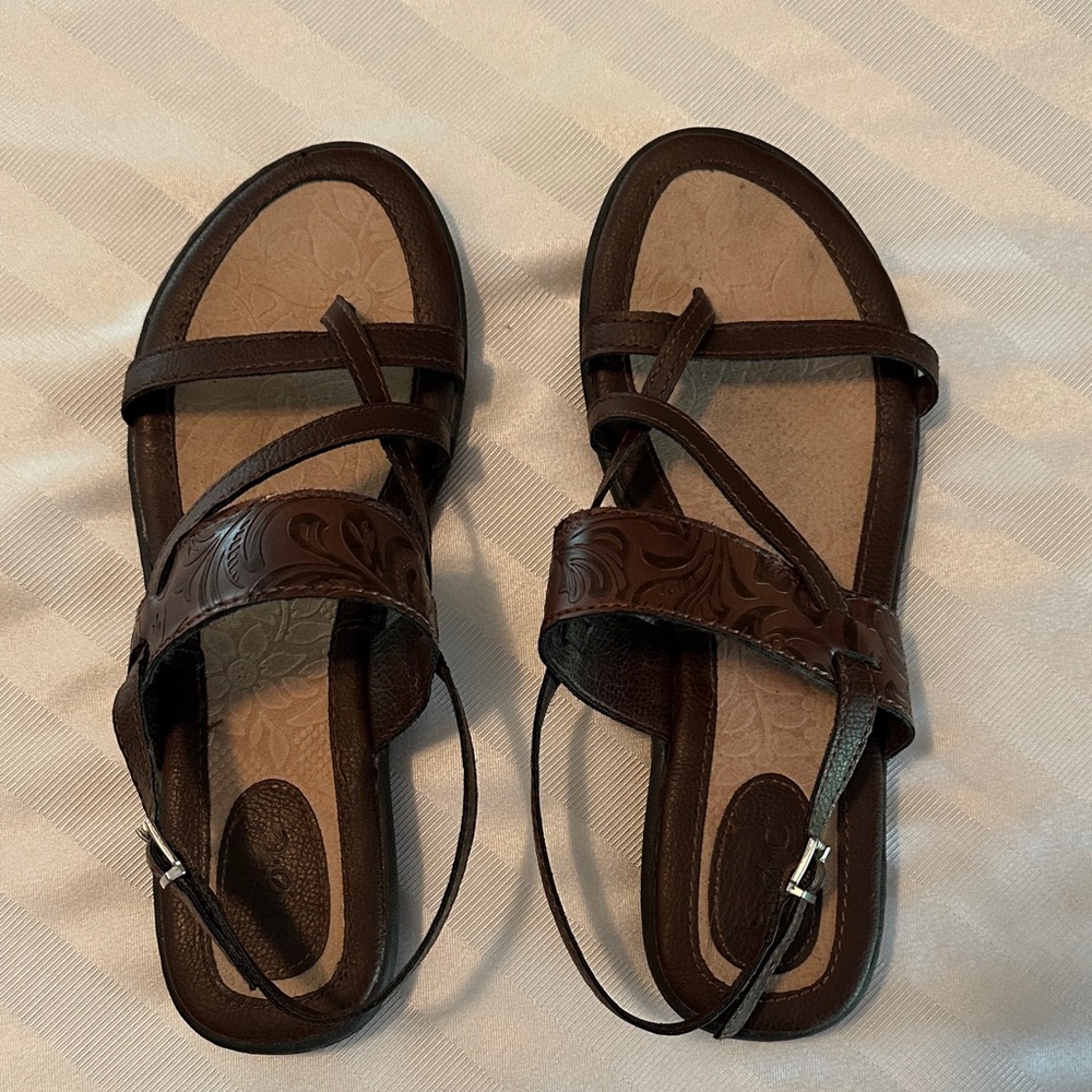 b.o.c. Women's Brown Comfort Strappy Sandals - Picture 1 of 5